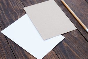 di-fronte-ad-una-pagina-bianca